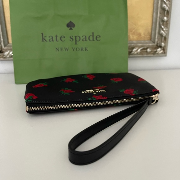 NWT KATE SPADE Chelsea The Little Better Wristlet Phone Pouch In Rose Toss Print - Picture 4 of 6